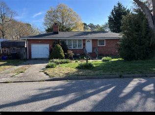 78 Ferguson Ln, Newport News, VA