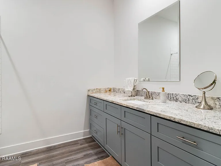 711 E Main St #100 — Photo 14