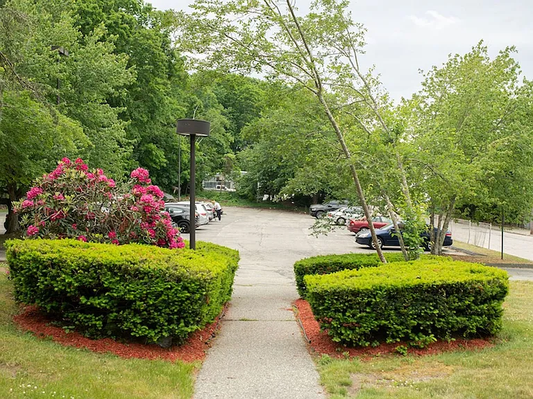 Israel Putnam Apartments — Photo 16