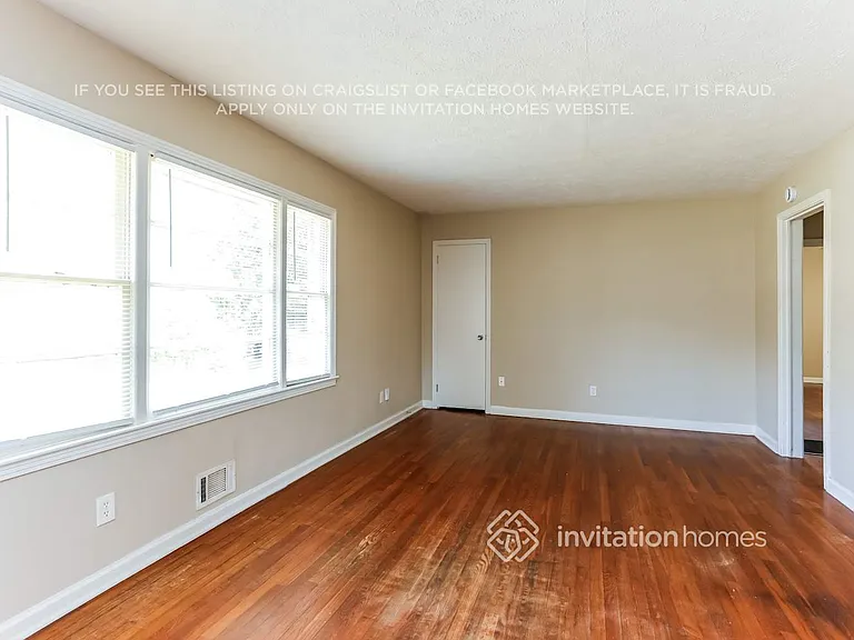 2121 Cherry Ln — Photo 5