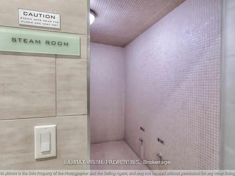 70 Roehampton Ave #1319 — Photo 25