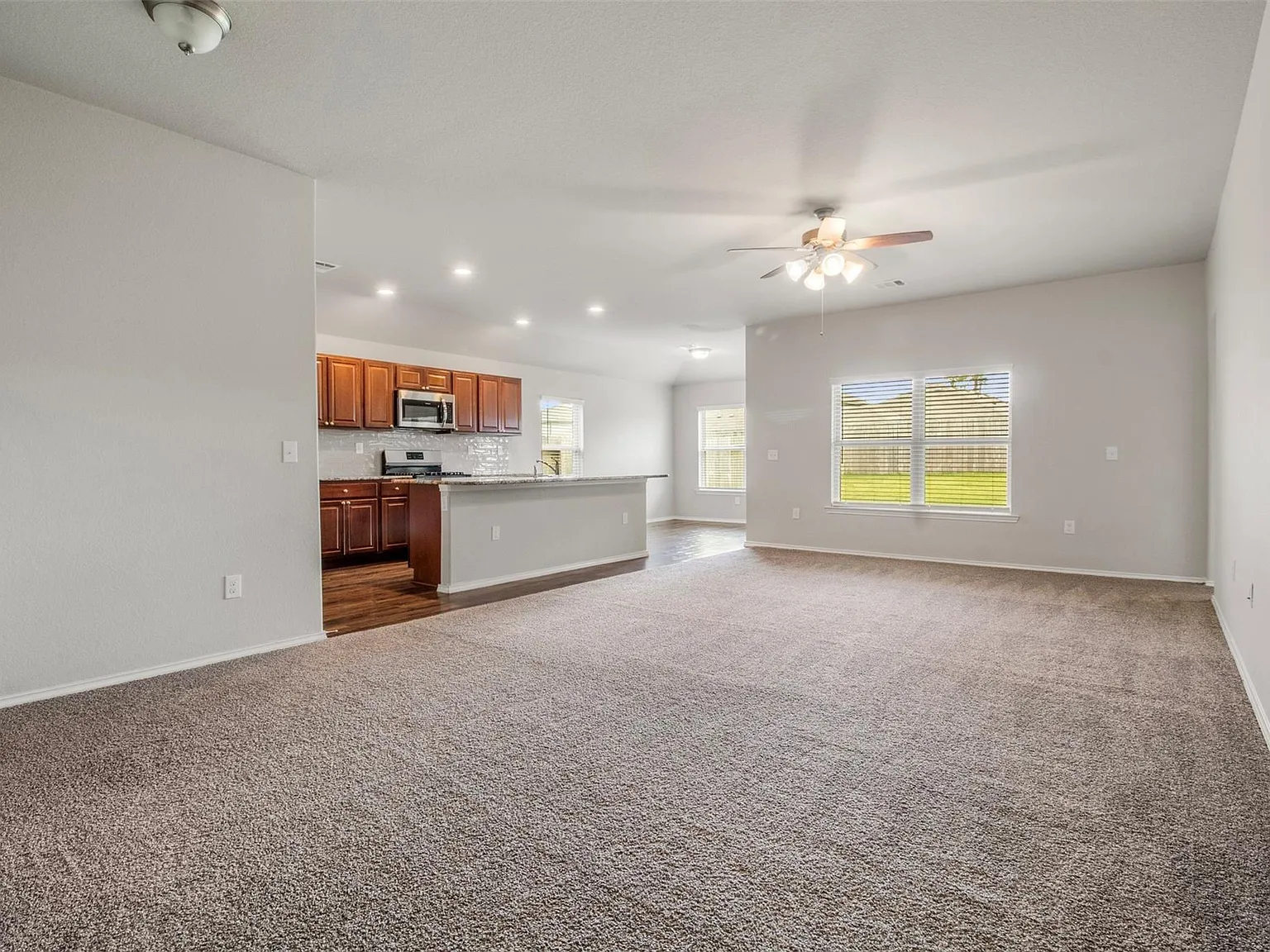 3 bed, 2.0 bath, 1544 sqft, $1,875 — Photo 3