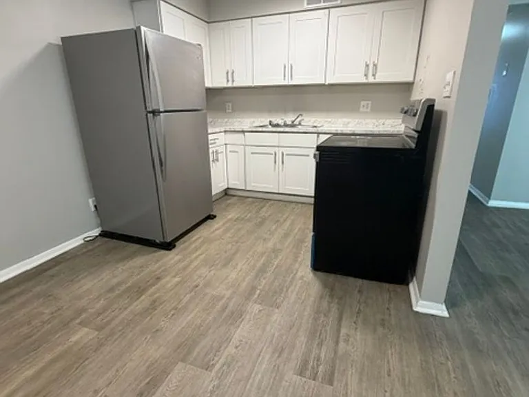 Naveen Pine Apartments — Photo 18