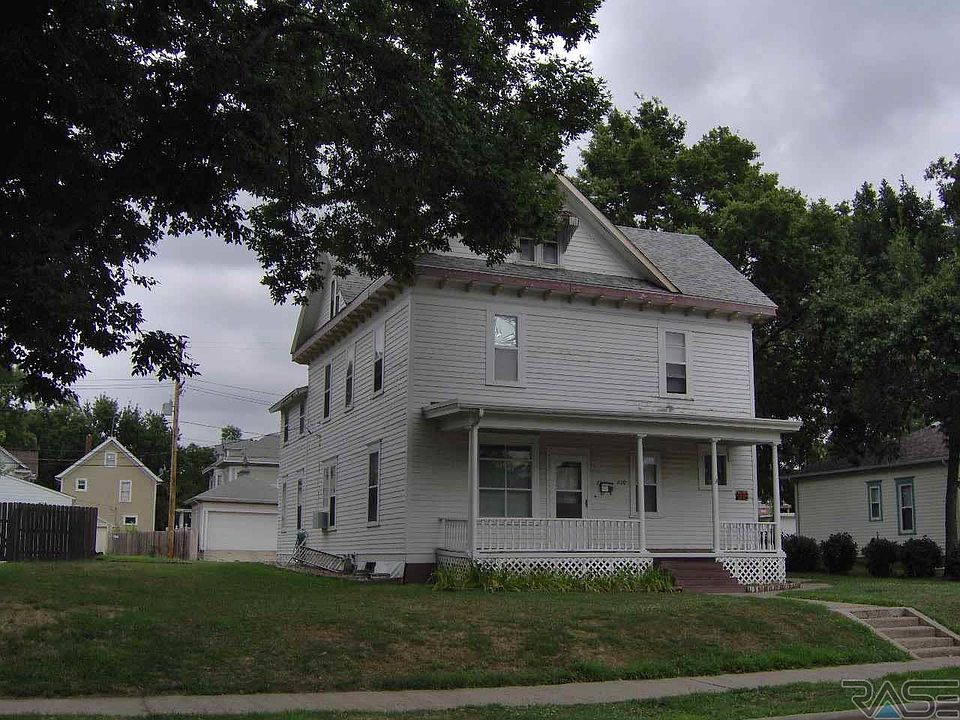 1st image of 220 N Prairie Ave
