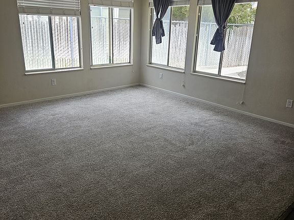 4th image of 1082 Round House Ln #B