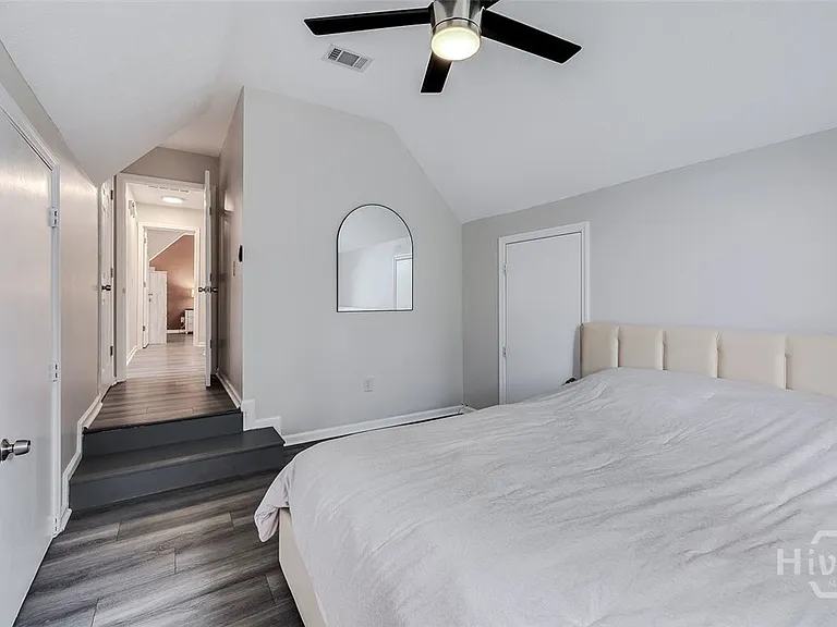 110 Embassy Ct — Photo 35