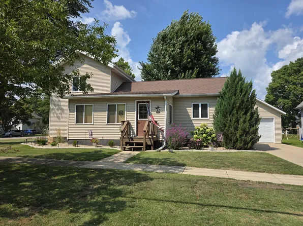 312 W 6th St, Prophetstown, IL 61277