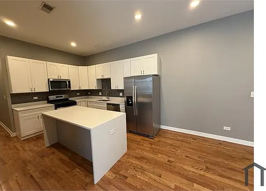 4710 S King Dr — Photo 1