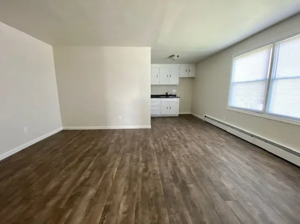 1220 Lore Ln - Apartments, 1220 Lore Ln #8, Green Bay, WI 54303