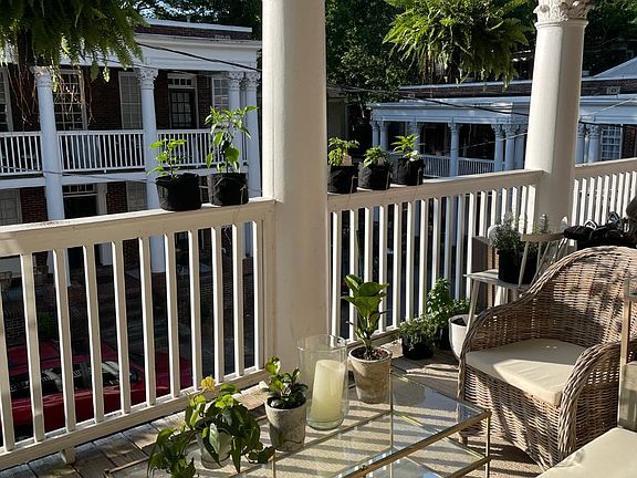 Large Covered Porch!