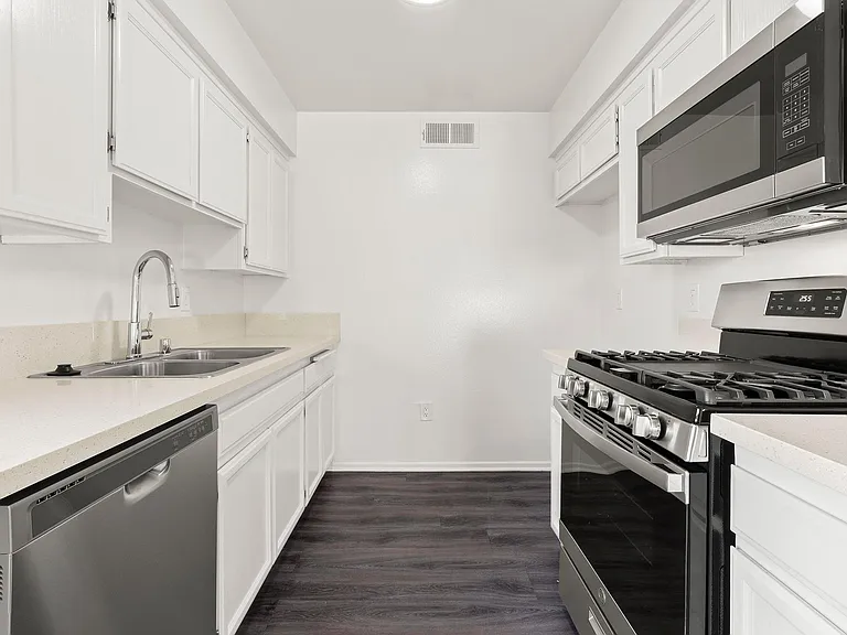 4725 Orion Ave #211 — Photo 6