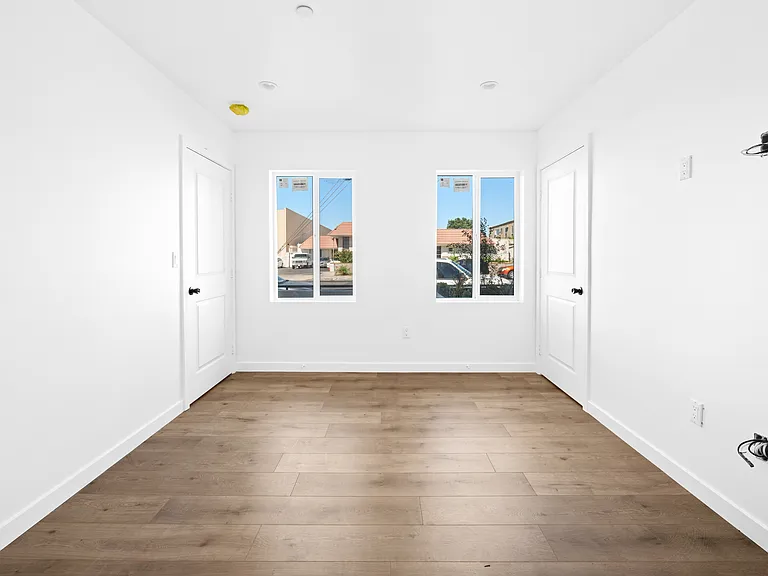 6830 Hazeltine Ave — Photo 46