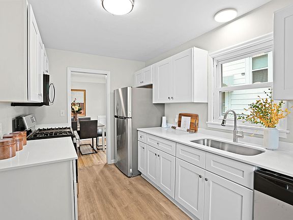 5th image of 1181 Duluth St