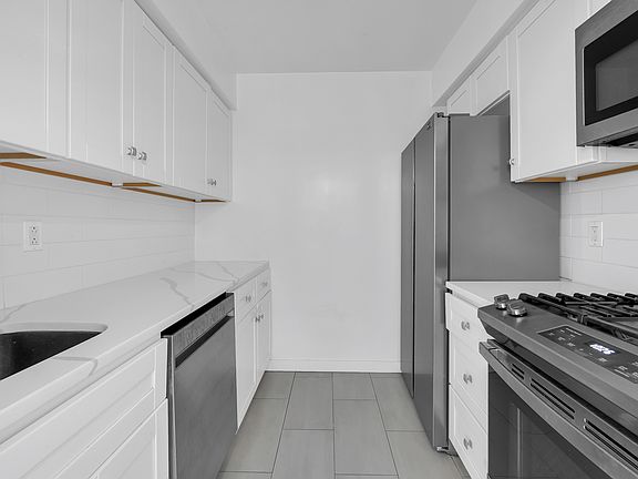 2nd image of 155 W 70th St APT 11C