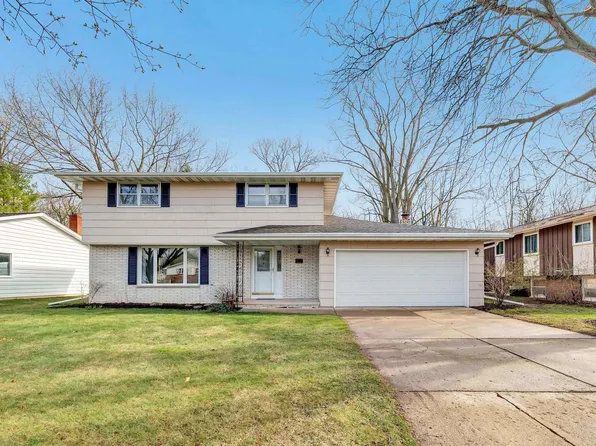 1698 Beaver Dam Dr, Green Bay, WI 54304