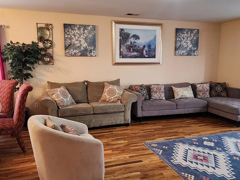 212-214 Astor St #3 — Photo 2