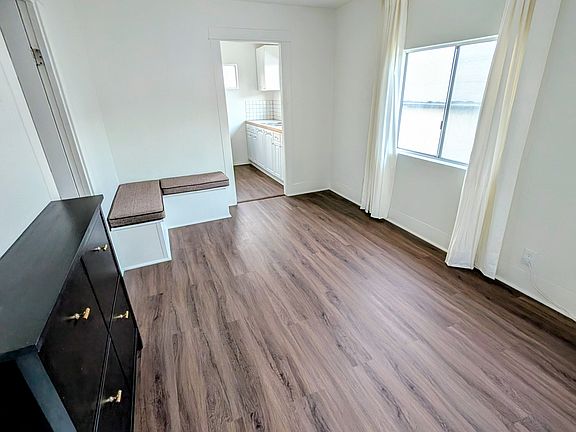 3rd image of 6217 Outlook Ave