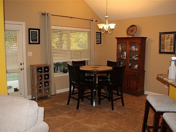 4th image of 709 Westgate Dr