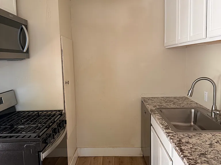 377 E 7th Ave #1 — Photo 6