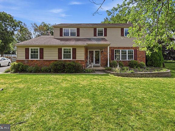 2nd image of 148 Regency Dr