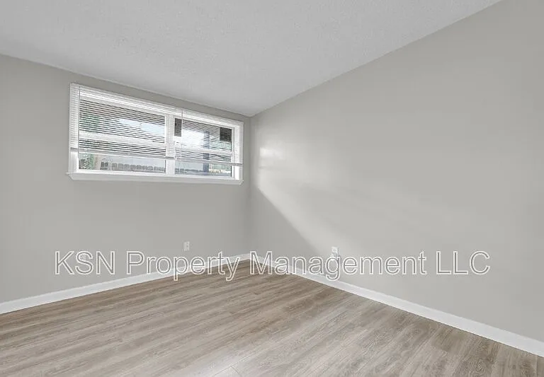 117 Windsor Rd — Photo 13