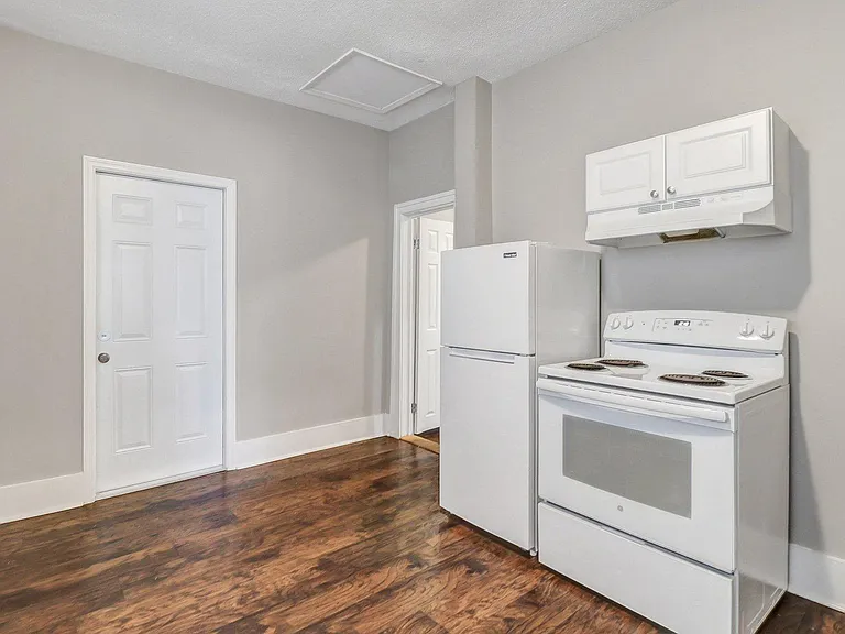 708 W Victory Dr #A — Photo 19