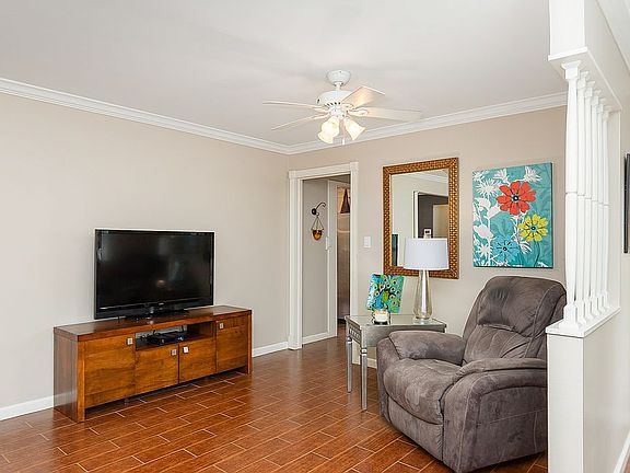 2nd image of 1500 Gardenia Ave