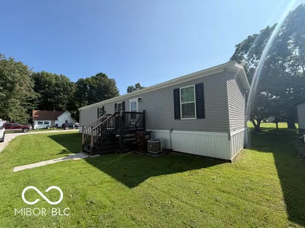 305 E Columbia St, Roachdale, IN 46172