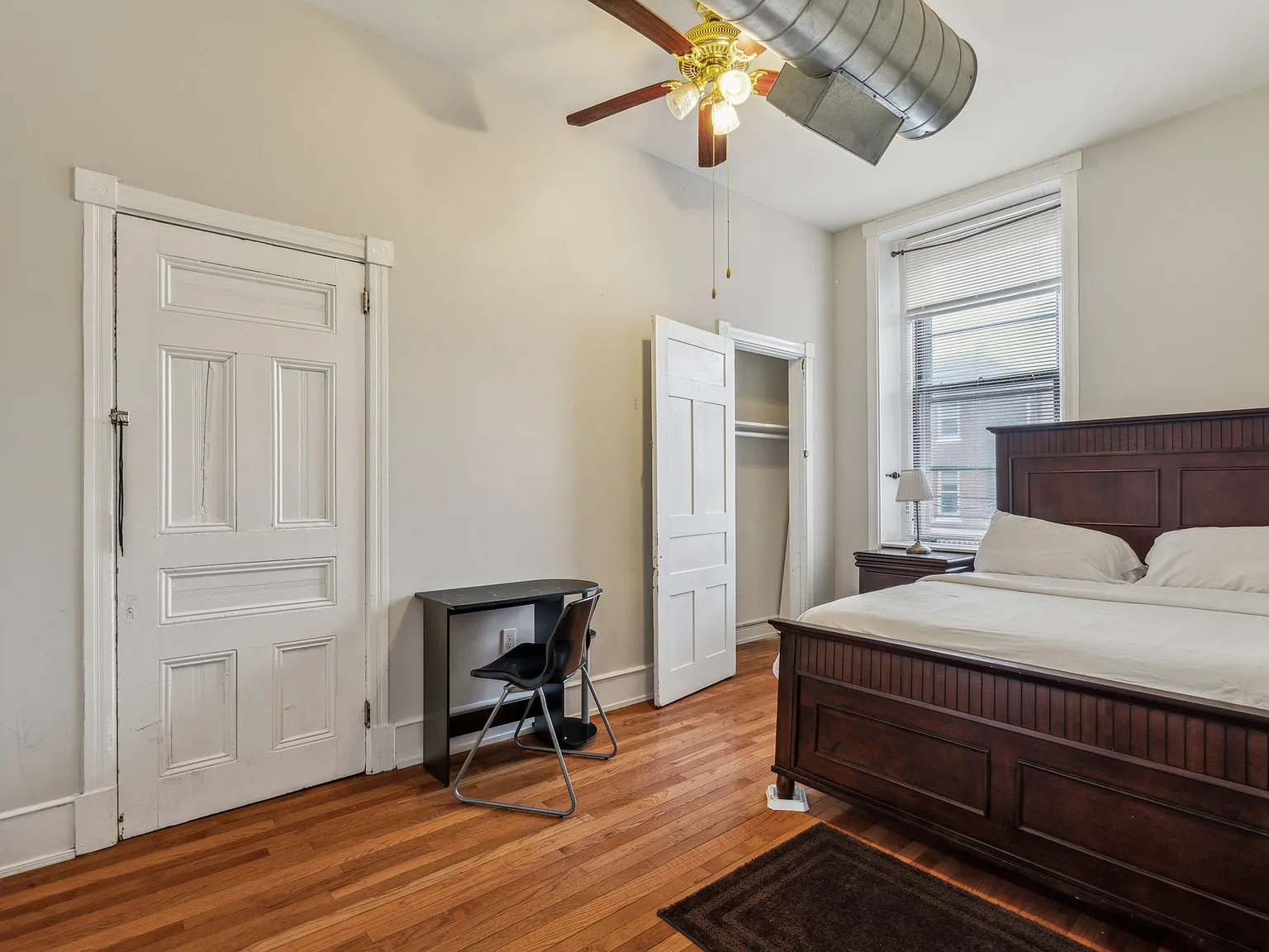 3 bed, 1000 sqft, $1,800 — Photo 3