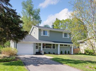 550 Wheeler Dr, Excelsior, MN 55331