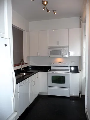 Rented by Perry Associates NYC Inc | media 15