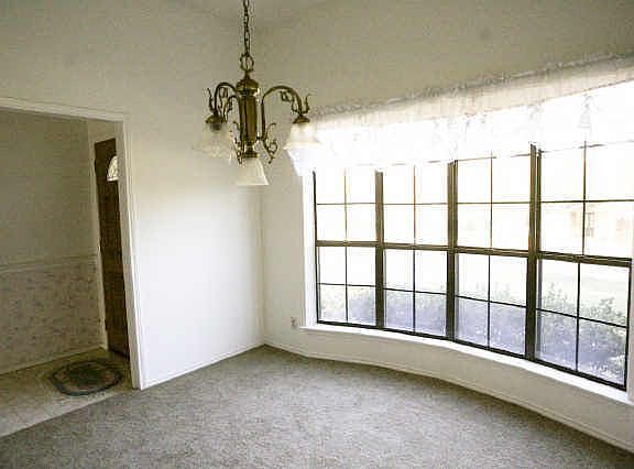 4th image of 613 Bluebonnet Ln