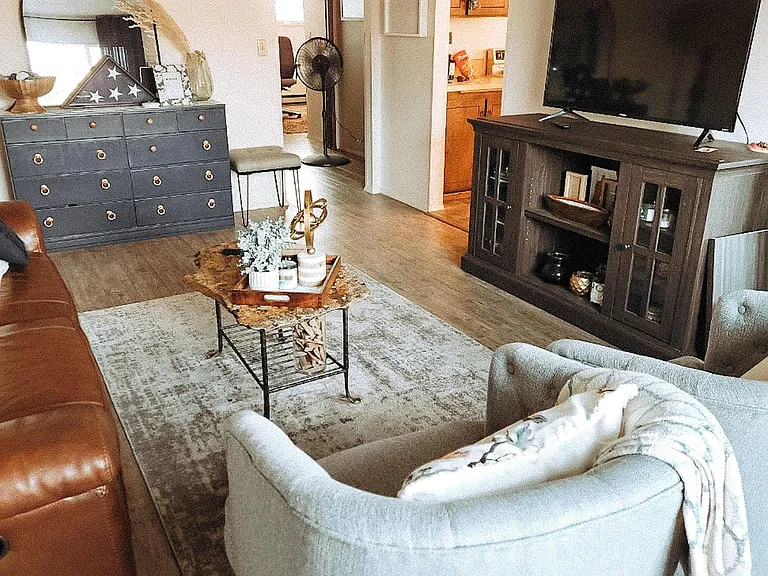 E Hale Ave — Photo 7