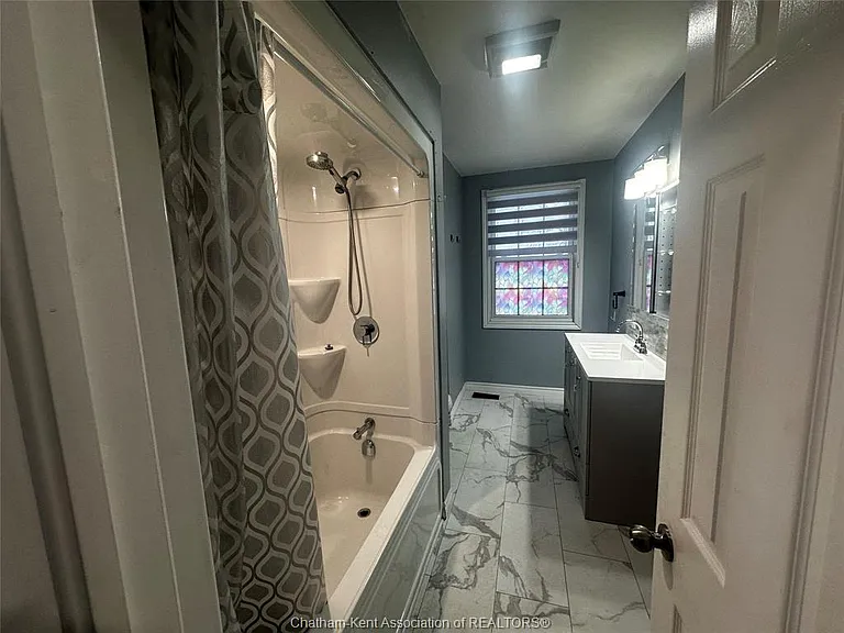 110 Victoria St — Photo 12