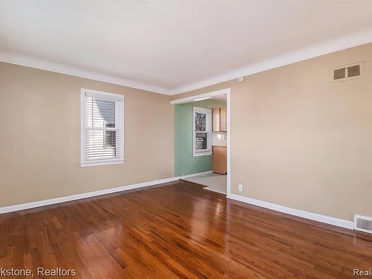 1816 Dallas Ave — Photo 3