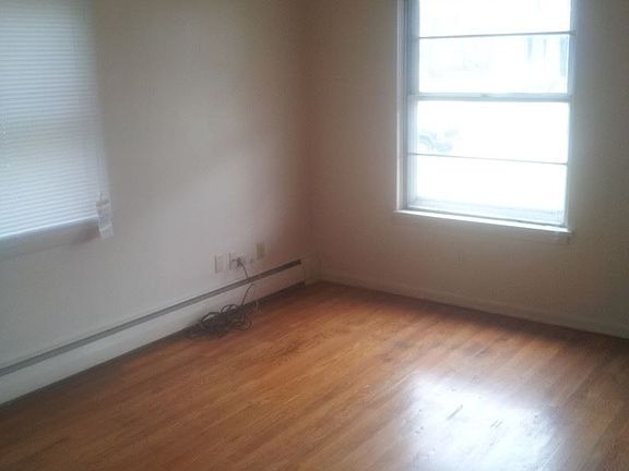 5th image of 1037 W 10th St