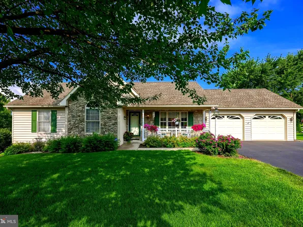 23 Field Ln, Lititz, PA 17543