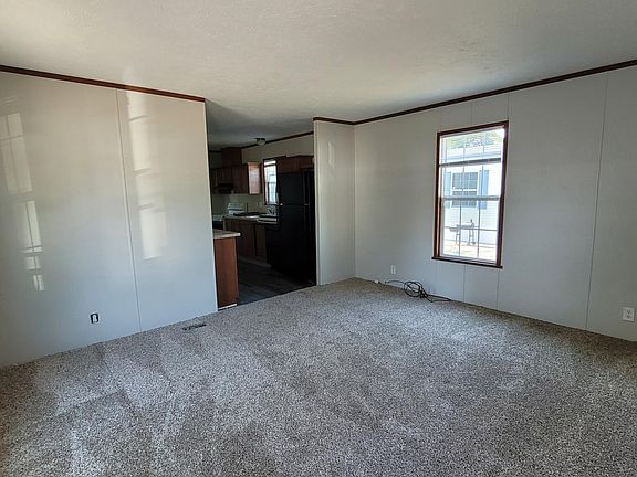 3rd image of 622 Courtland Ln #195