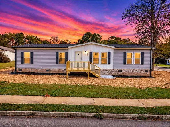 203 Lakanwood Ln, Piedmont, SC 29673