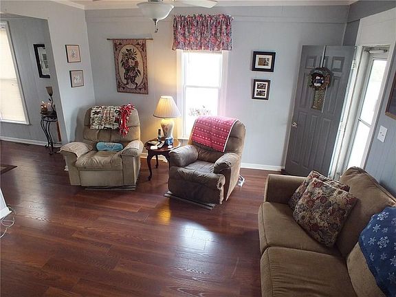 4th image of 108 Evansville St