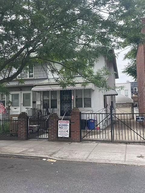 1st image of 12 Bay 35 St