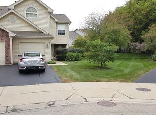 624 Cobblestone Ct #624, Elgin, IL 60120