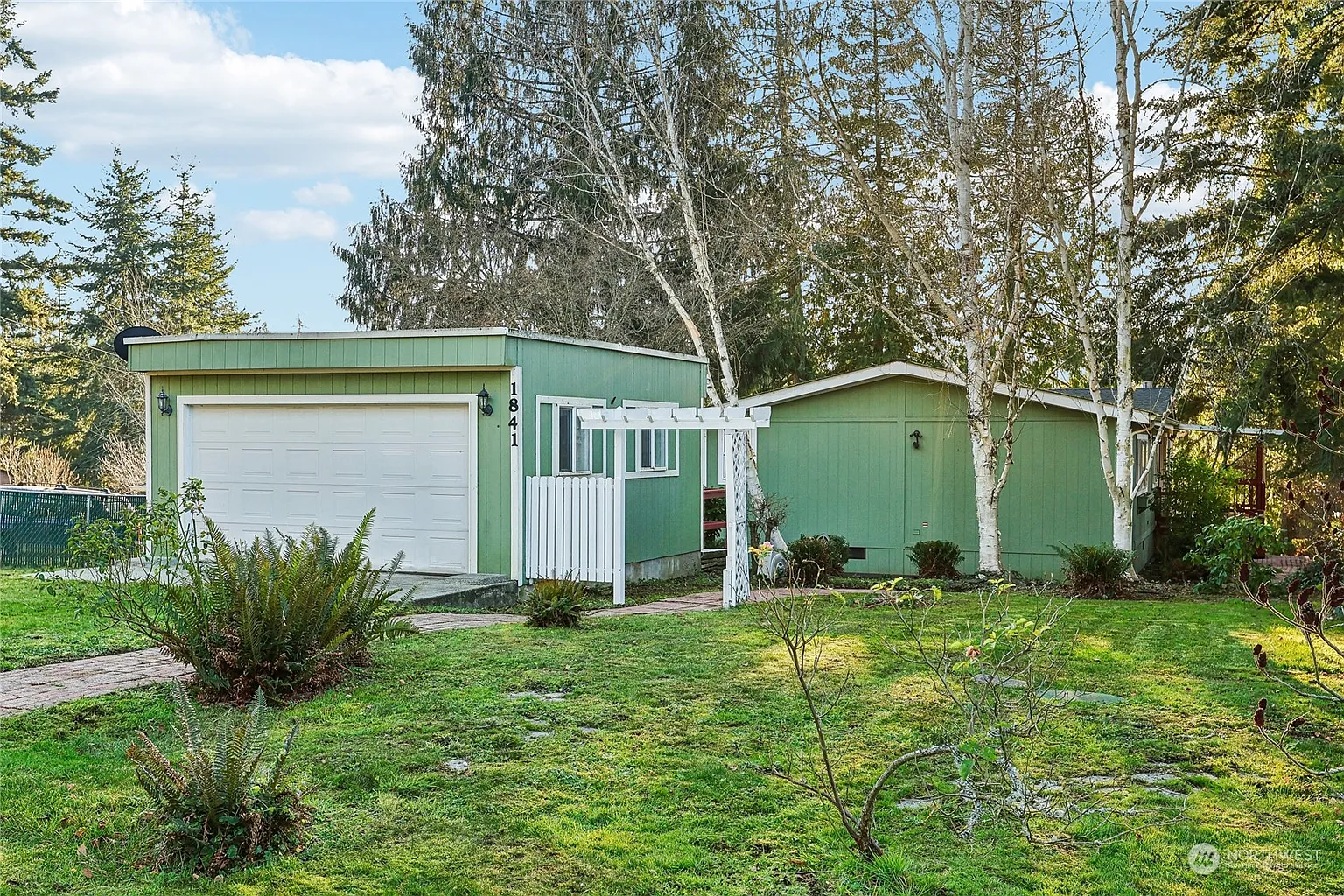 1841 Lake Drive photo 1