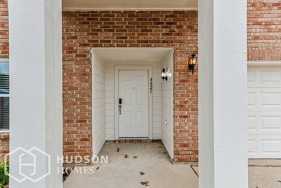 2nd image of 4821 Leaf Hollow Dr