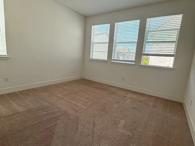 16763 Murphy Ave — Photo 12