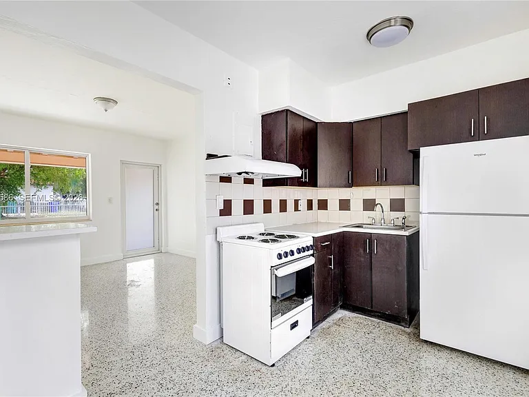 1202 NW 34th St #1202 — Photo 7