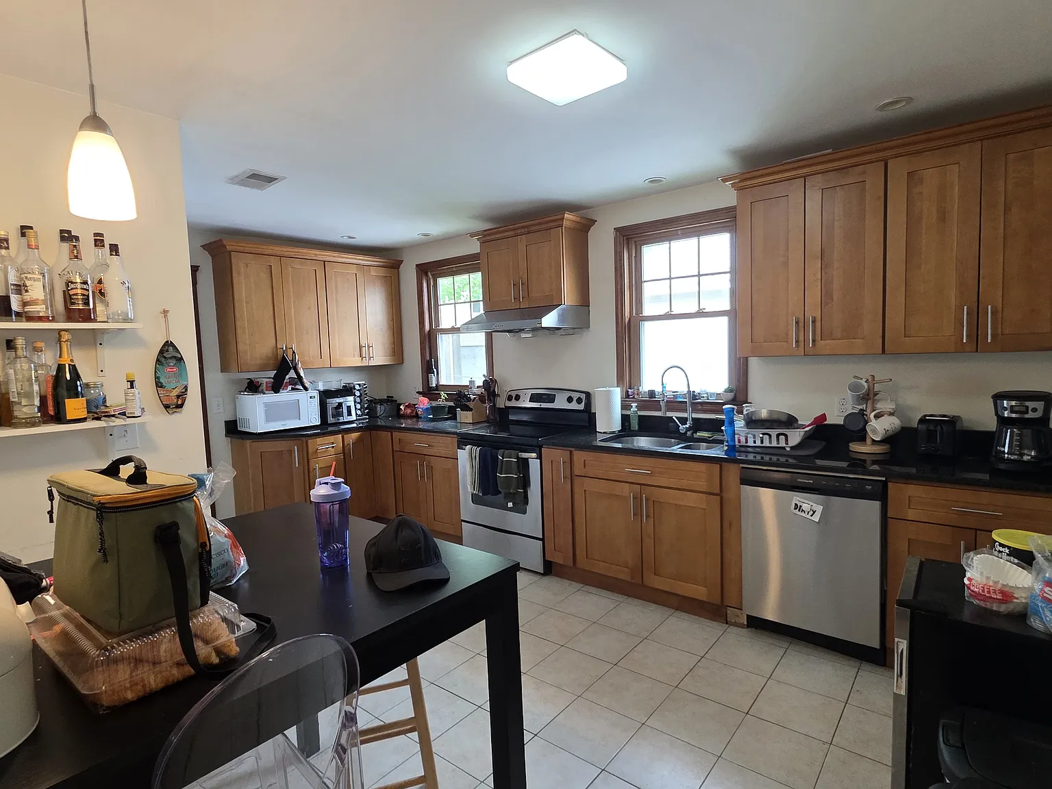 3 bed, 2.0 bath, 1050 sqft, $3,700 — Photo 1