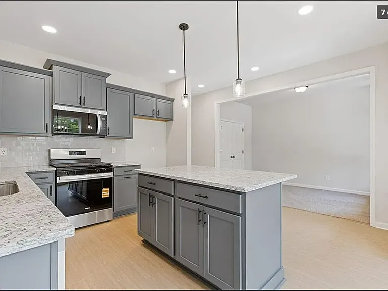 212 Westpark Dr — Photo 7