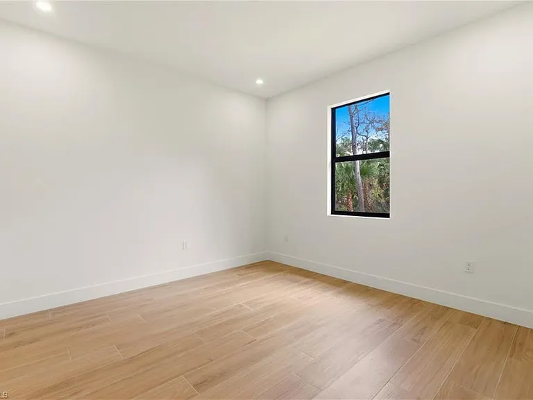 1514 47th Ave NE — Photo 35