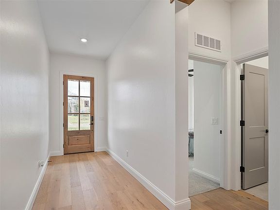 4th image of 16313 Dakota Dr